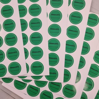 Self-adhesive cut labels