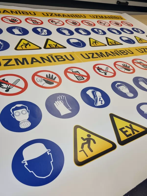 Informatīvās lielformāta plāksnes