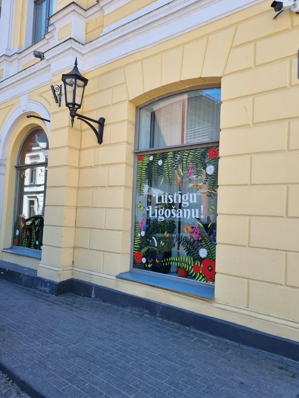 Uzlīmes skatlogiem